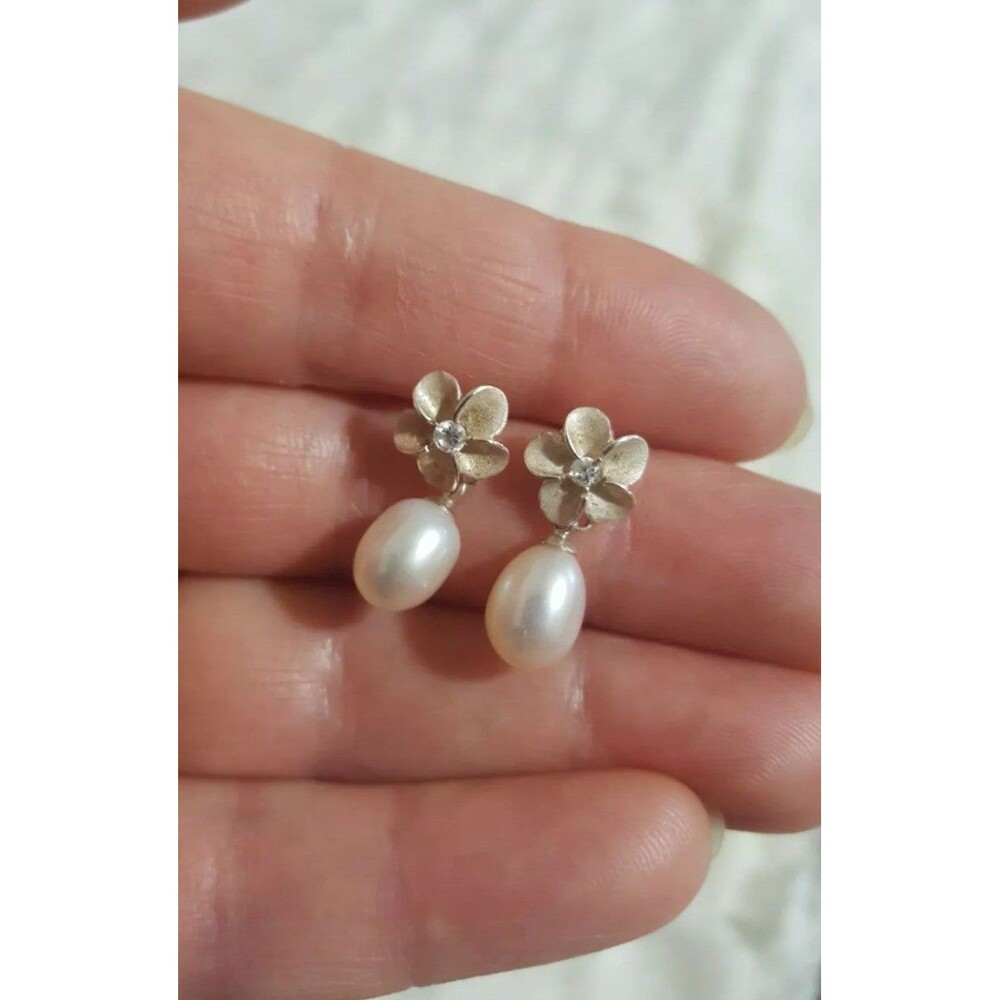 Pearl and Rhinestone Flower Silver Set - Picture 5 of 5